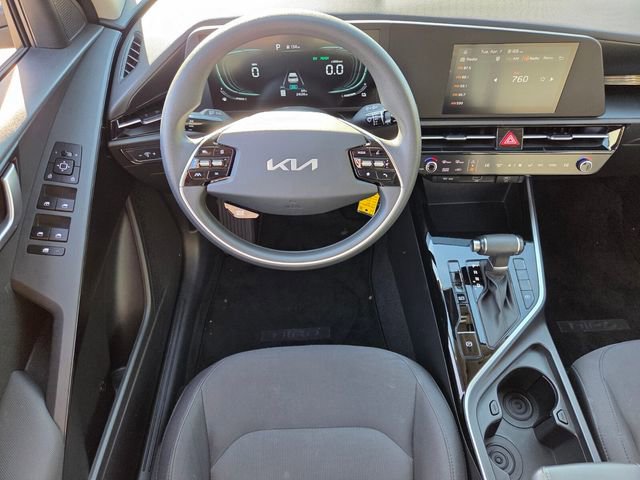 Used 2025 Kia Niro LX image 12