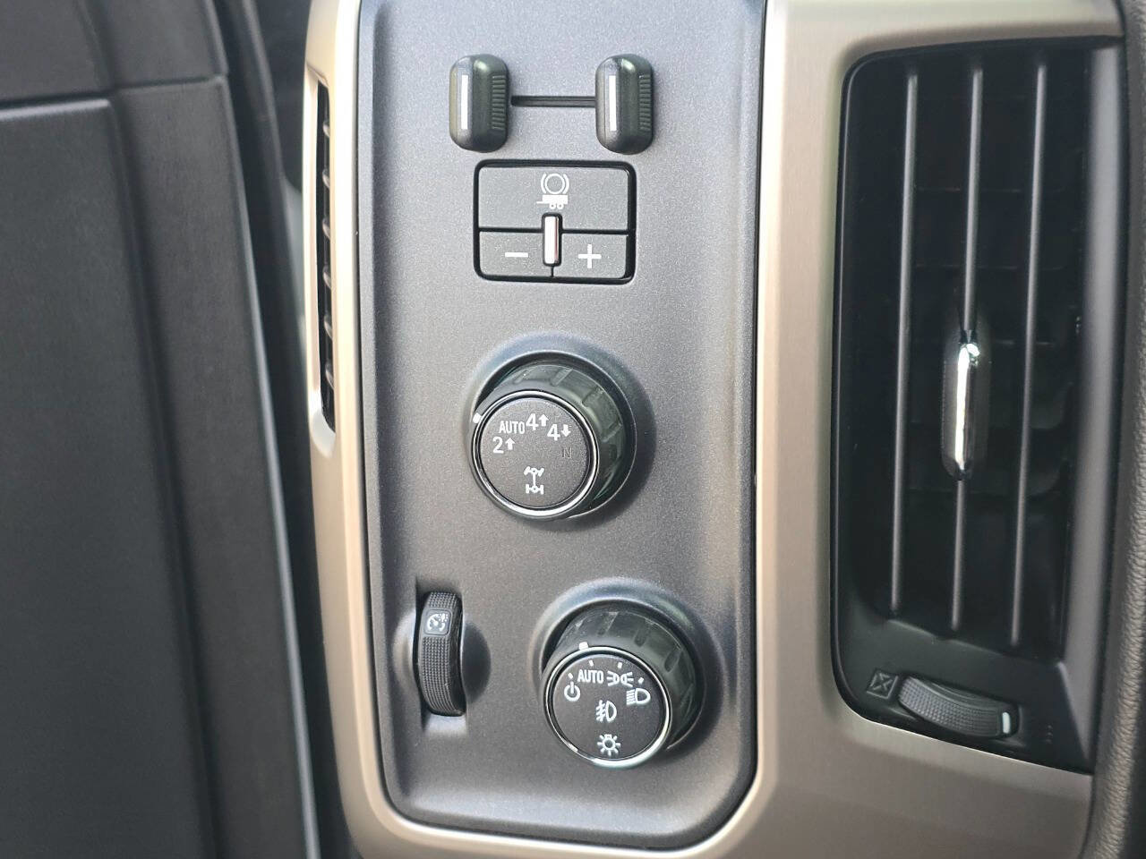 Used 2018 GMC Sierra 1500 Denali image 29