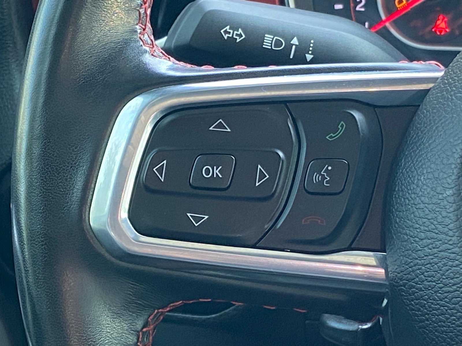 Used 2022 Jeep Gladiator Rubicon w/ LED Lighting Group AWD/4WD image 7