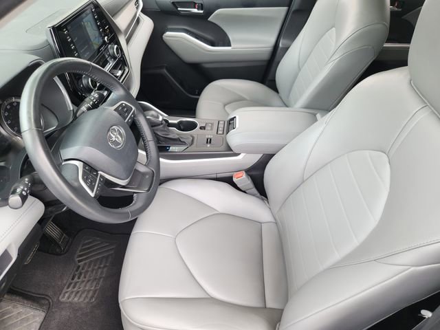Used 2022 Toyota Highlander XLE FWD image 9
