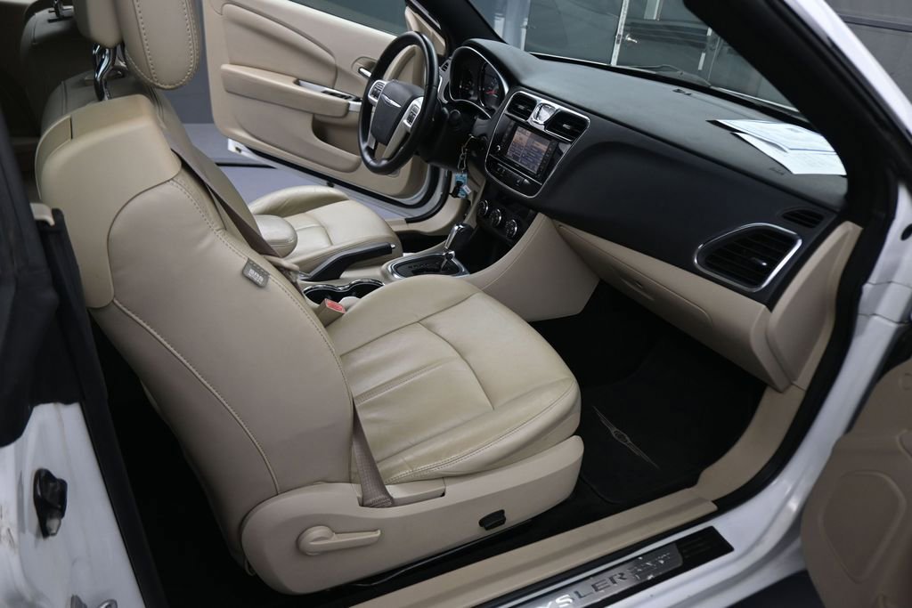 Used 2011 Chrysler 200 Limited FWD image 45