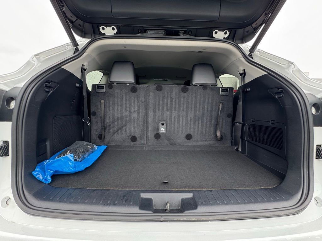 Used 2023 Toyota Highlander Limited FWD image 12