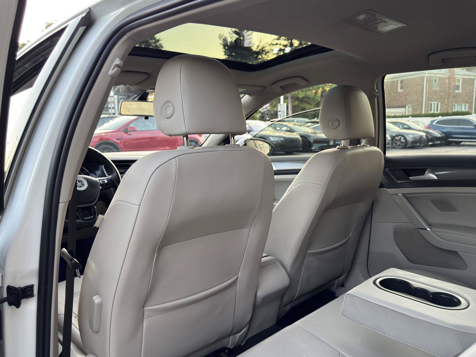 Used 2019 Volkswagen Golf SE FWD image 28
