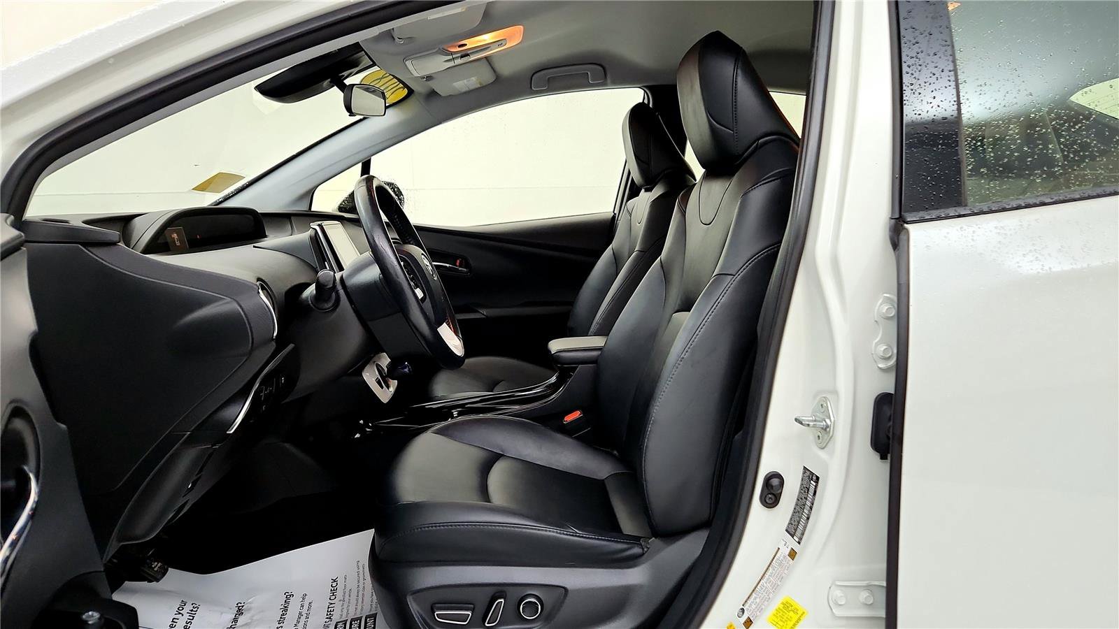 Used 2018 Toyota Prius Prime Premium image 24