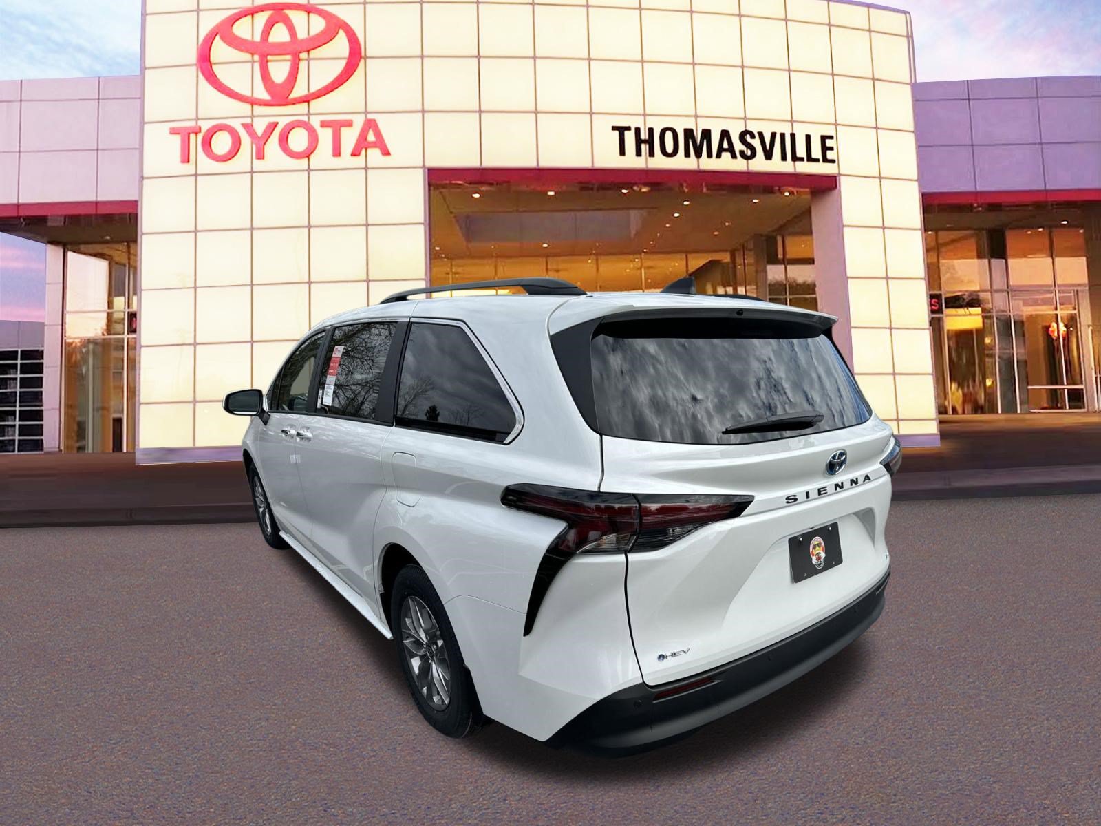 New 2025 Toyota Sienna XLE FWD image 7