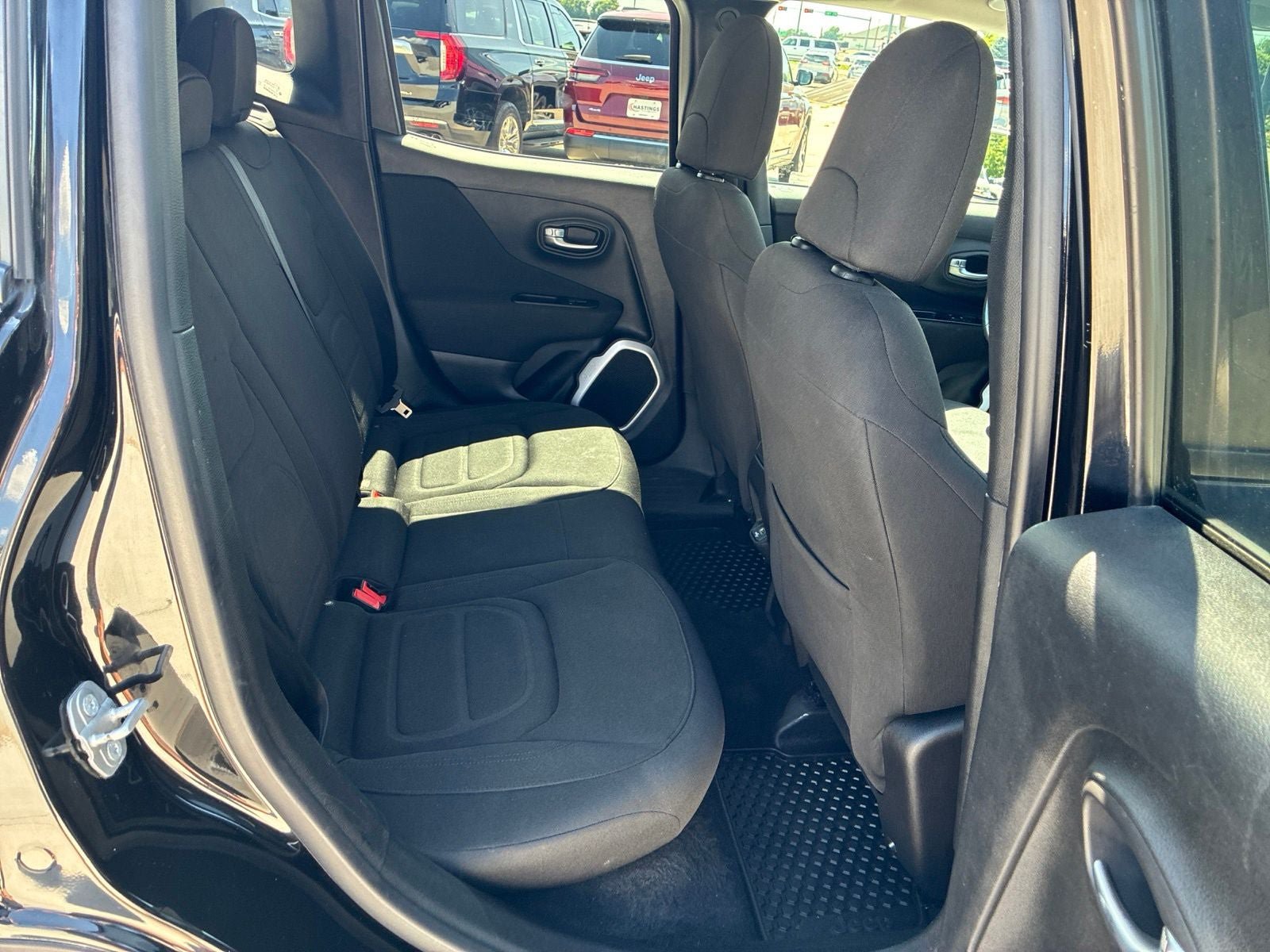 Used 2018 Jeep Renegade Latitude w/ Cold Weather Group AWD/4WD image 18
