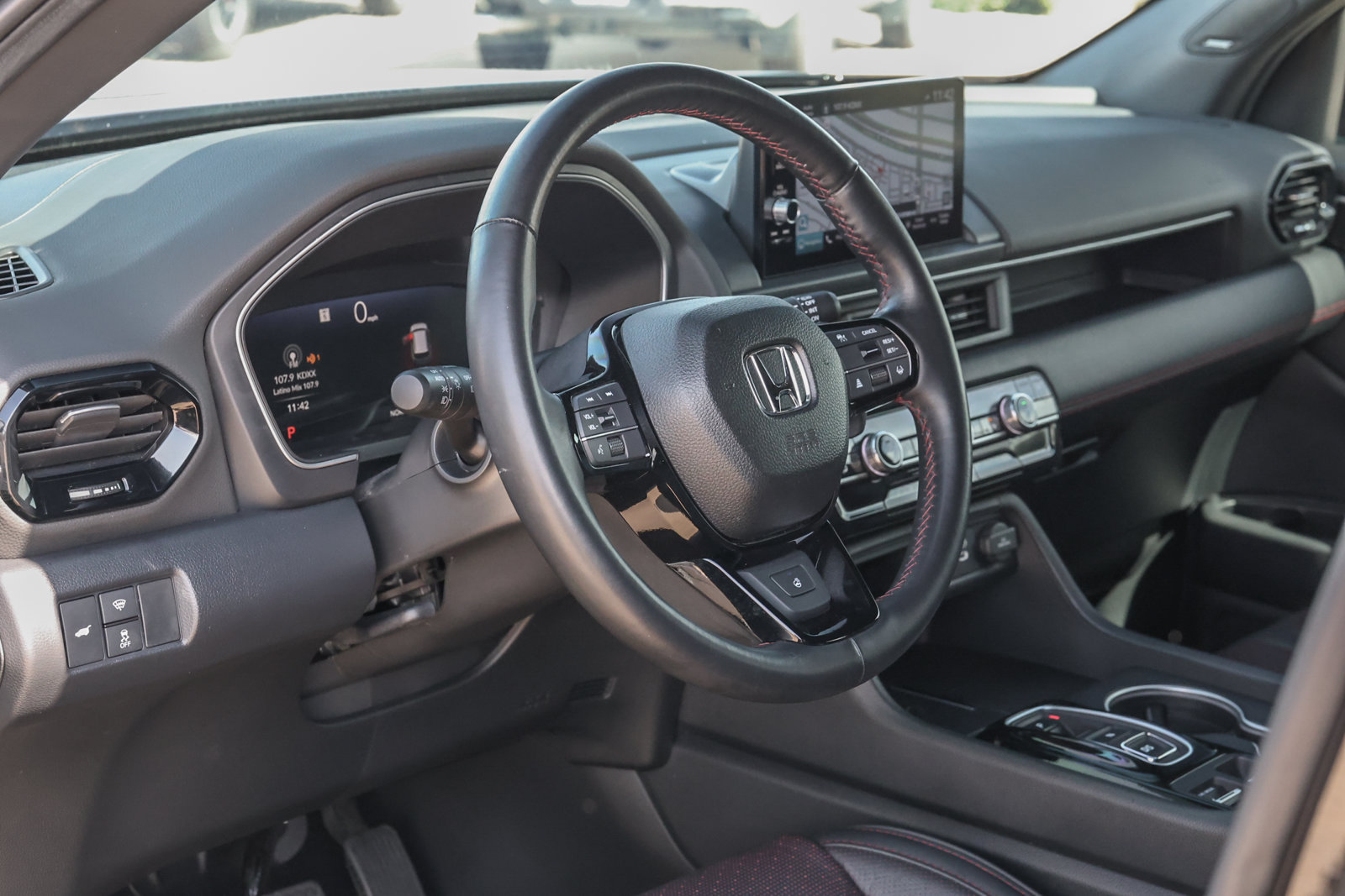 Used 2025 Honda Pilot Black Edition image 14