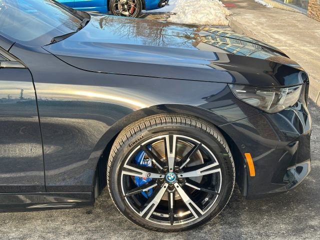 Used 2025 BMW 550e xDrive w/ Premium Package image 22