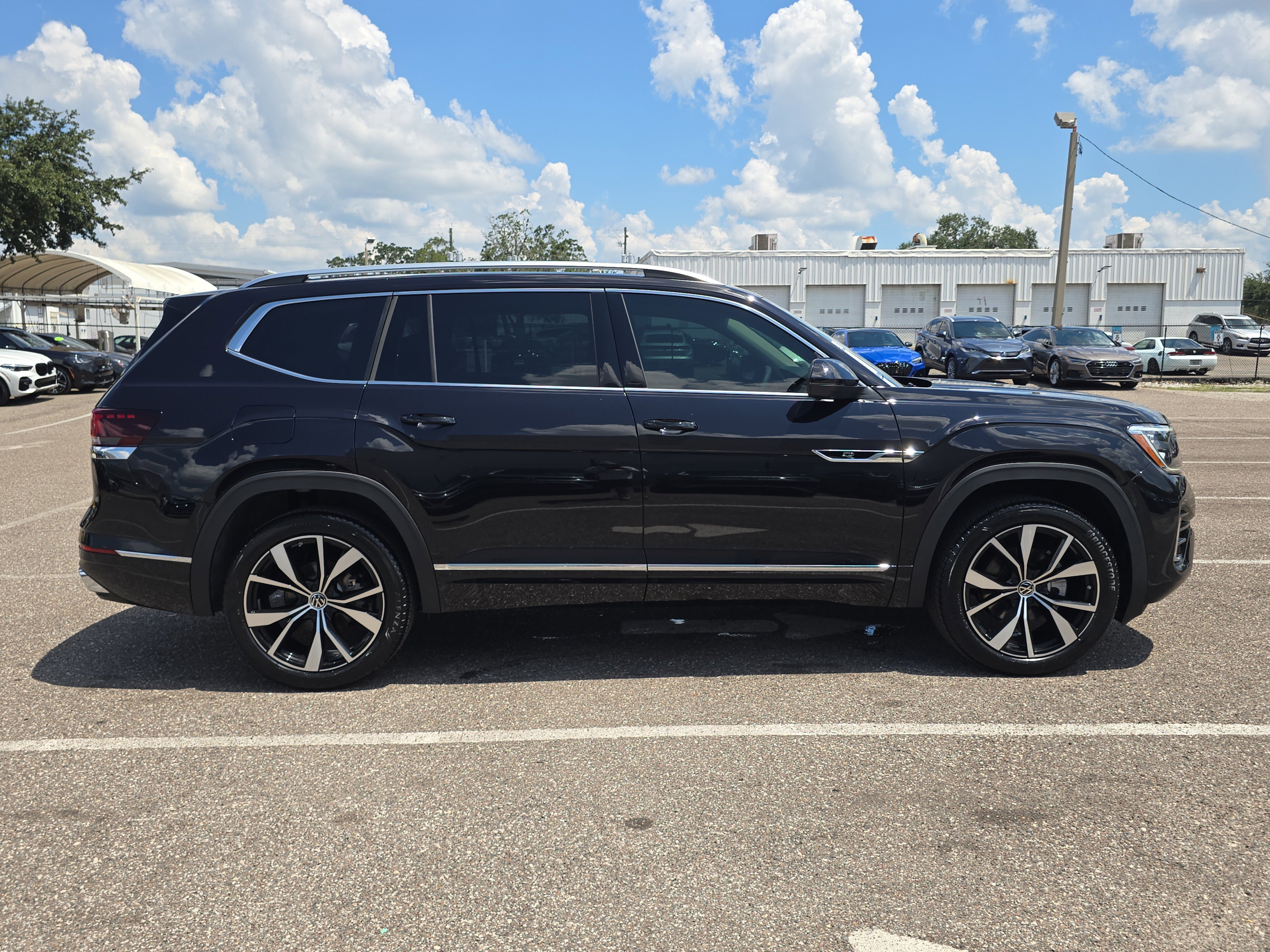 New 2025 Volkswagen Atlas SEL Premium R-Line image 4