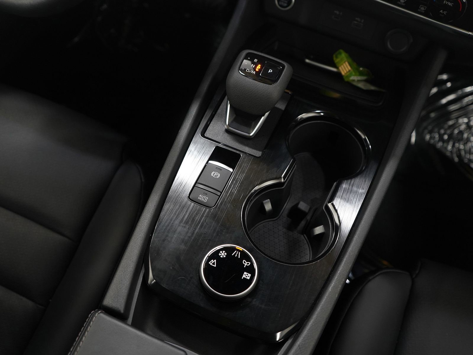 Used 2023 Nissan Rogue SV w/ SV Premium B Package image 18