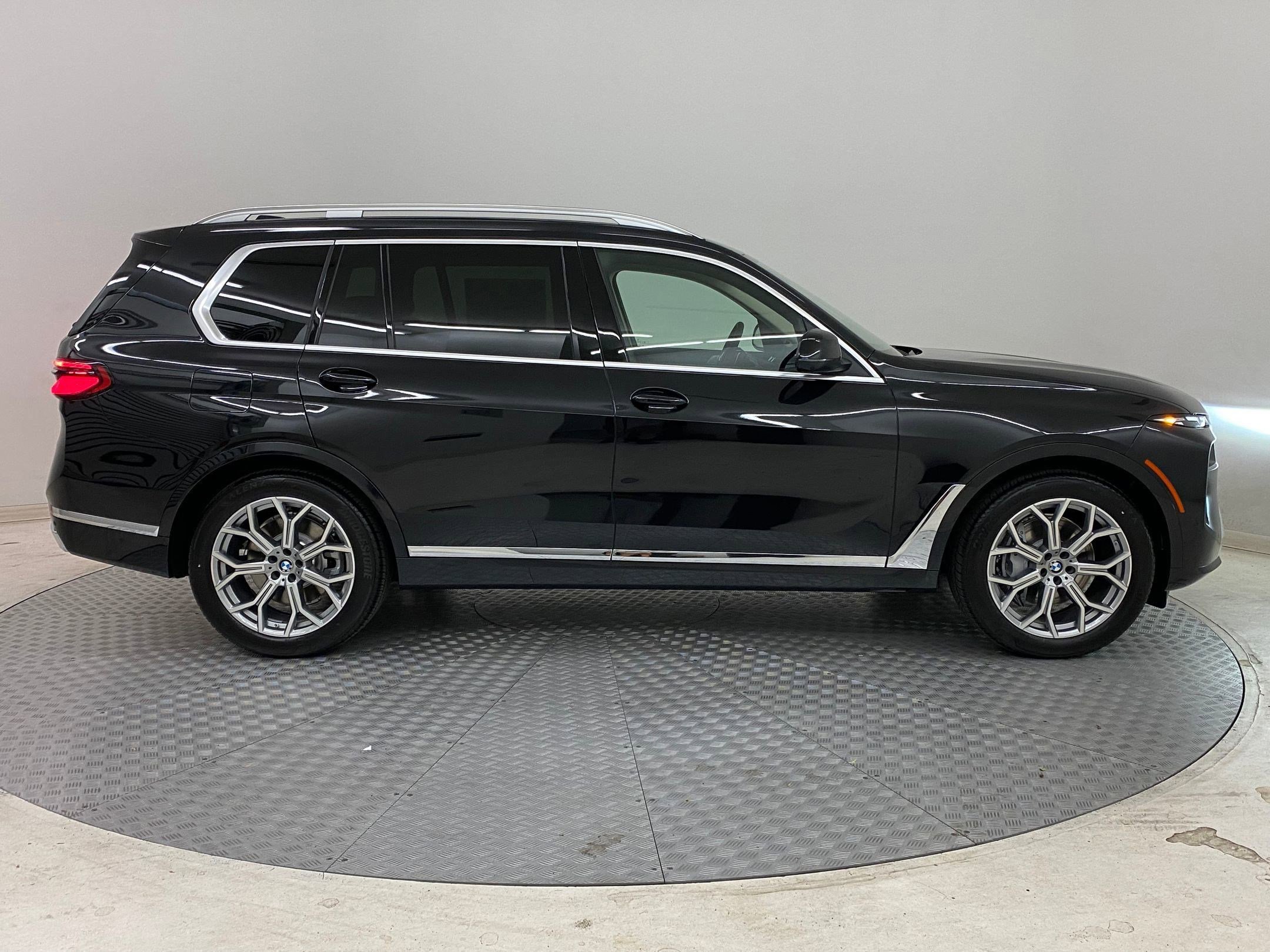 Used 2026 BMW X7 xDrive40i w/ Premium Package image 7