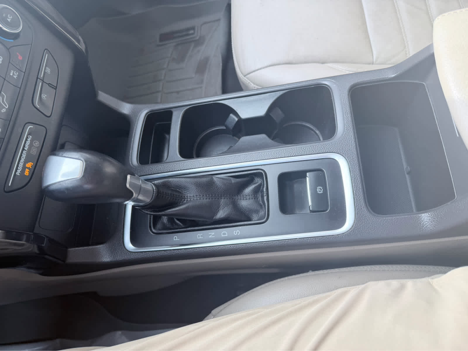 Used 2017 Ford Escape Titanium image 28