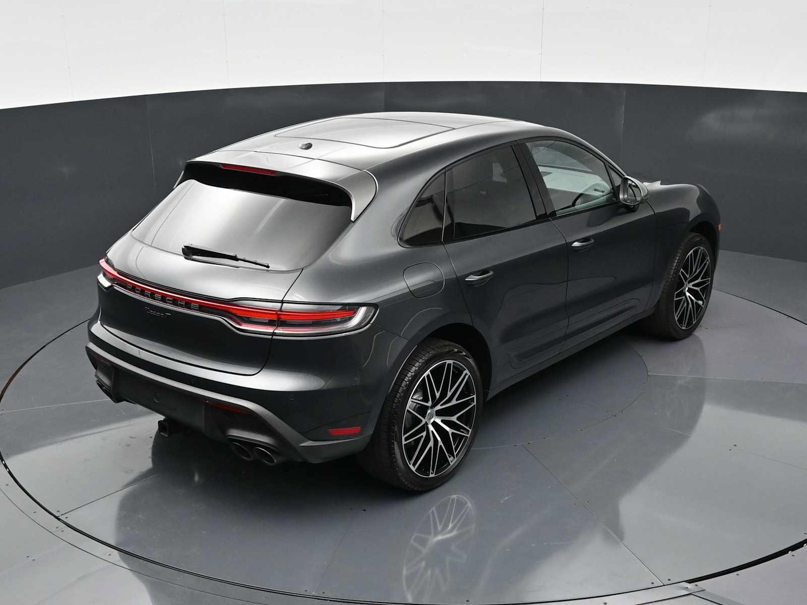 Certified 2025 Porsche Macan Turbo AWD/4WD image 35