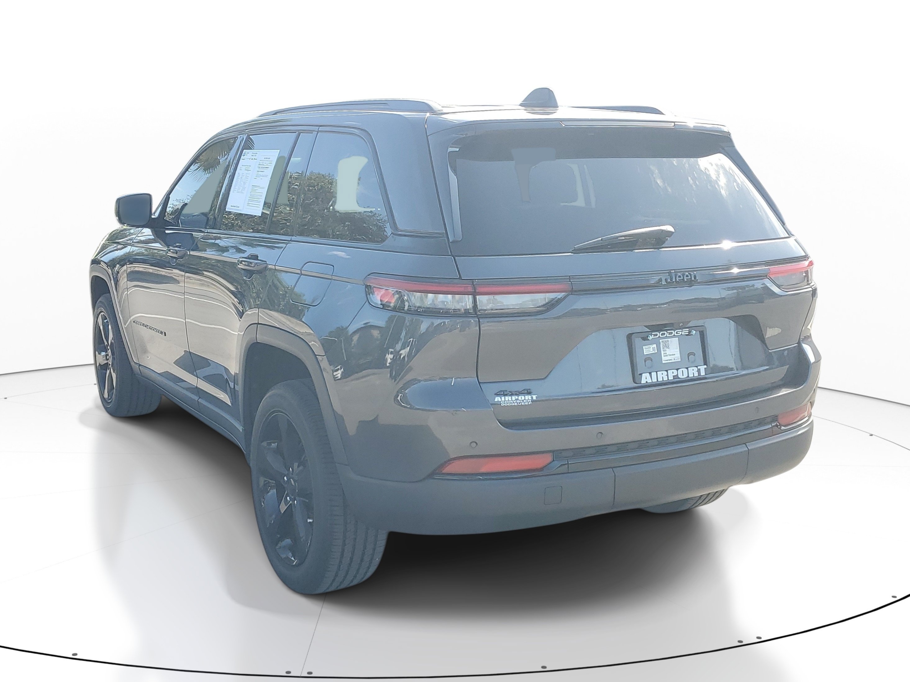 Used 2023 Jeep Grand Cherokee Altitude AWD/4WD image 5