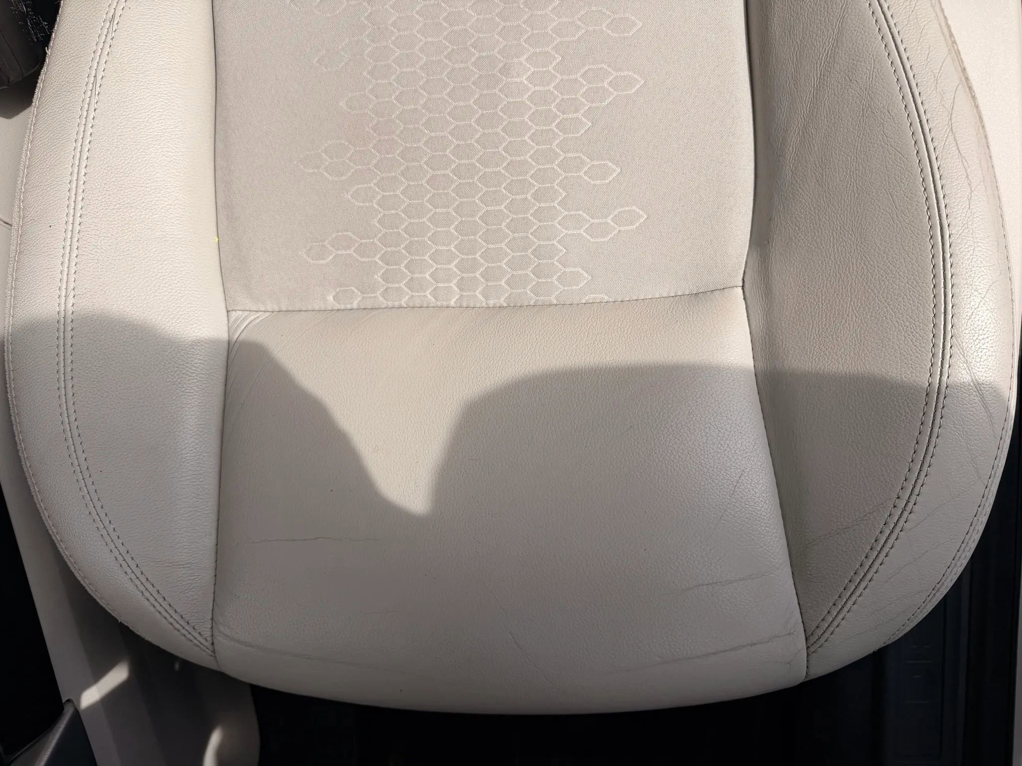 Used 2017 Land Rover Discovery Sport SE image 11