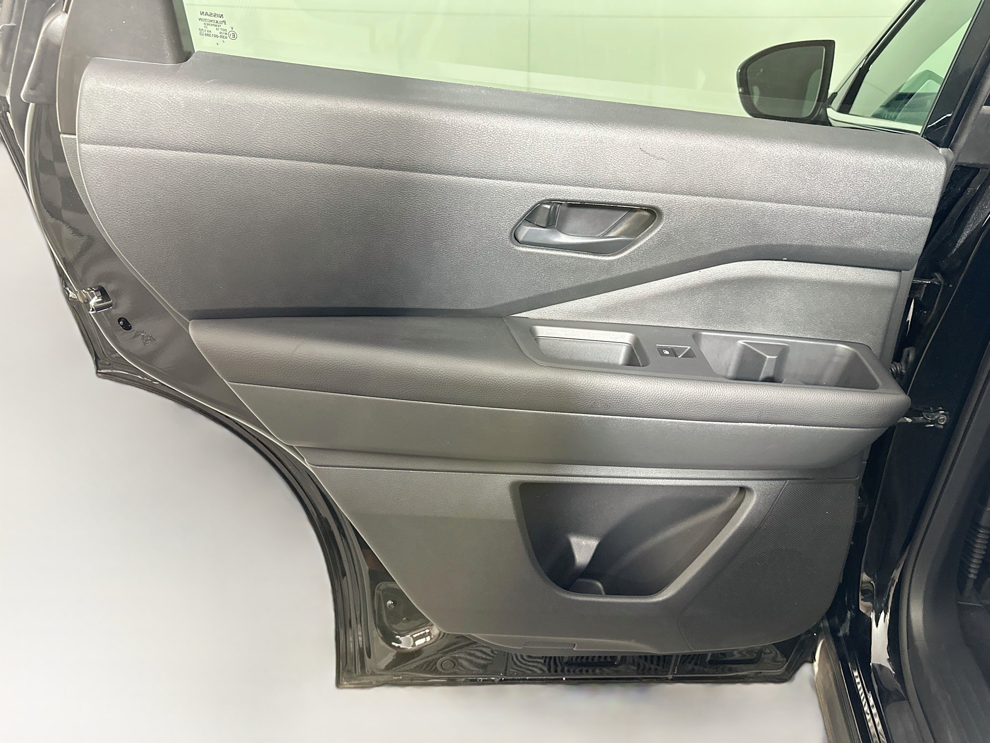 Used 2025 Nissan Pathfinder SV FWD image 25