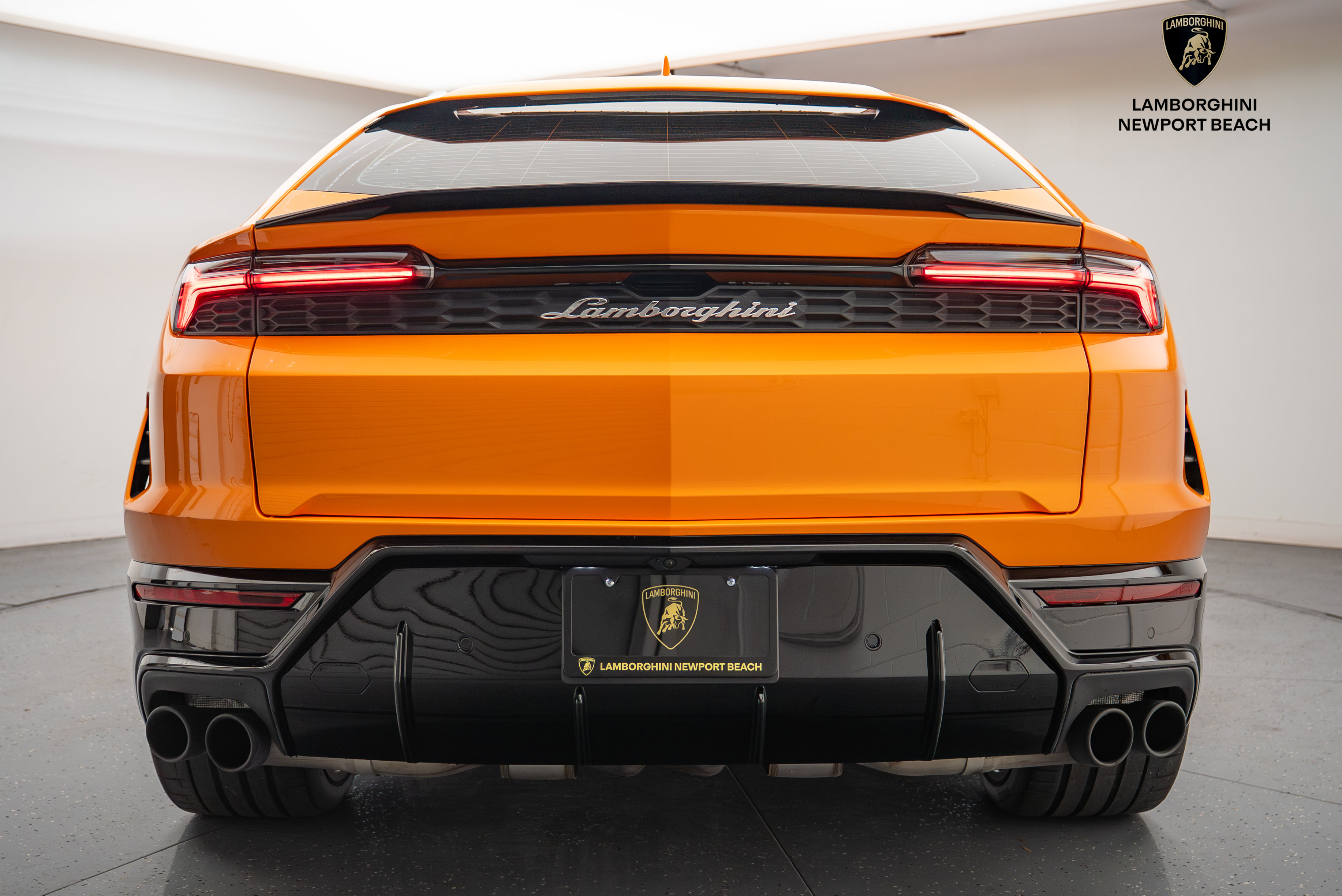 Used 2025 Lamborghini Urus SE AWD/4WD image 18