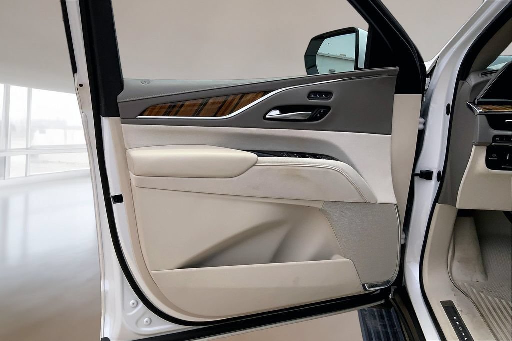 Used 2023 Cadillac Escalade Premium Luxury Platinum AWD/4WD image 21