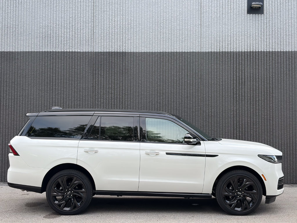 New 2027 Lincoln Navigator Black Label AWD/4WD image 8