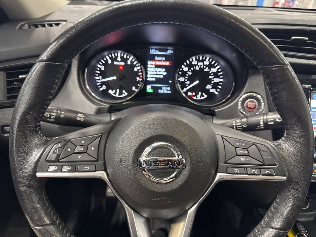 Used 2017 Nissan Rogue SL w/ SL Premium Package image 16