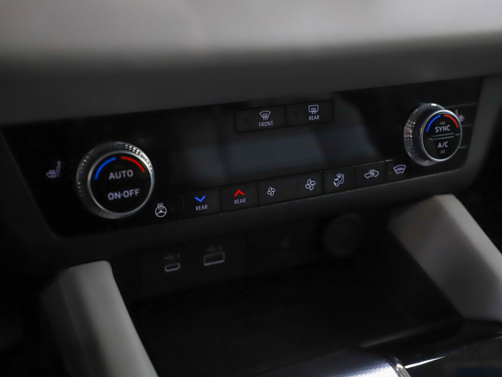 Used 2024 Mitsubishi Outlander SEL image 22