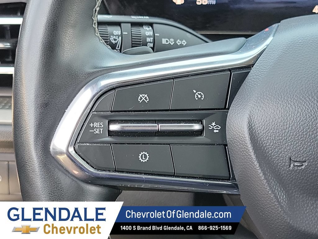 Certified 2025 Chevrolet Traverse LT FWD image 33