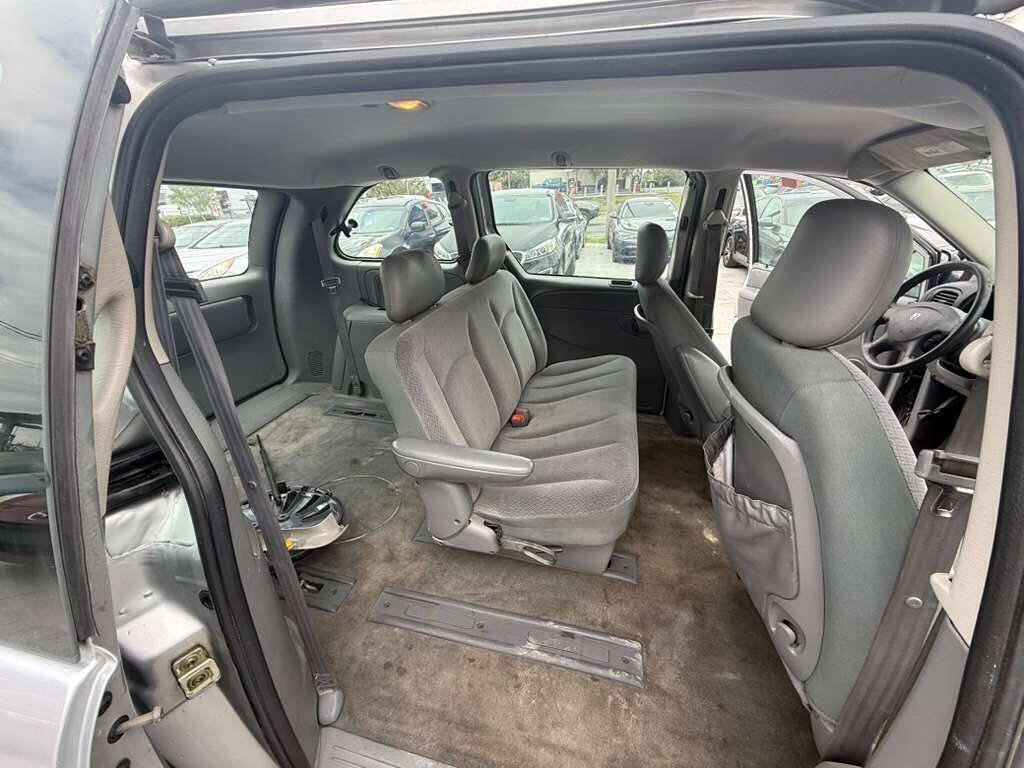 Used 2005 Dodge Caravan SE w/ Popular Equipment Group FWD image 5