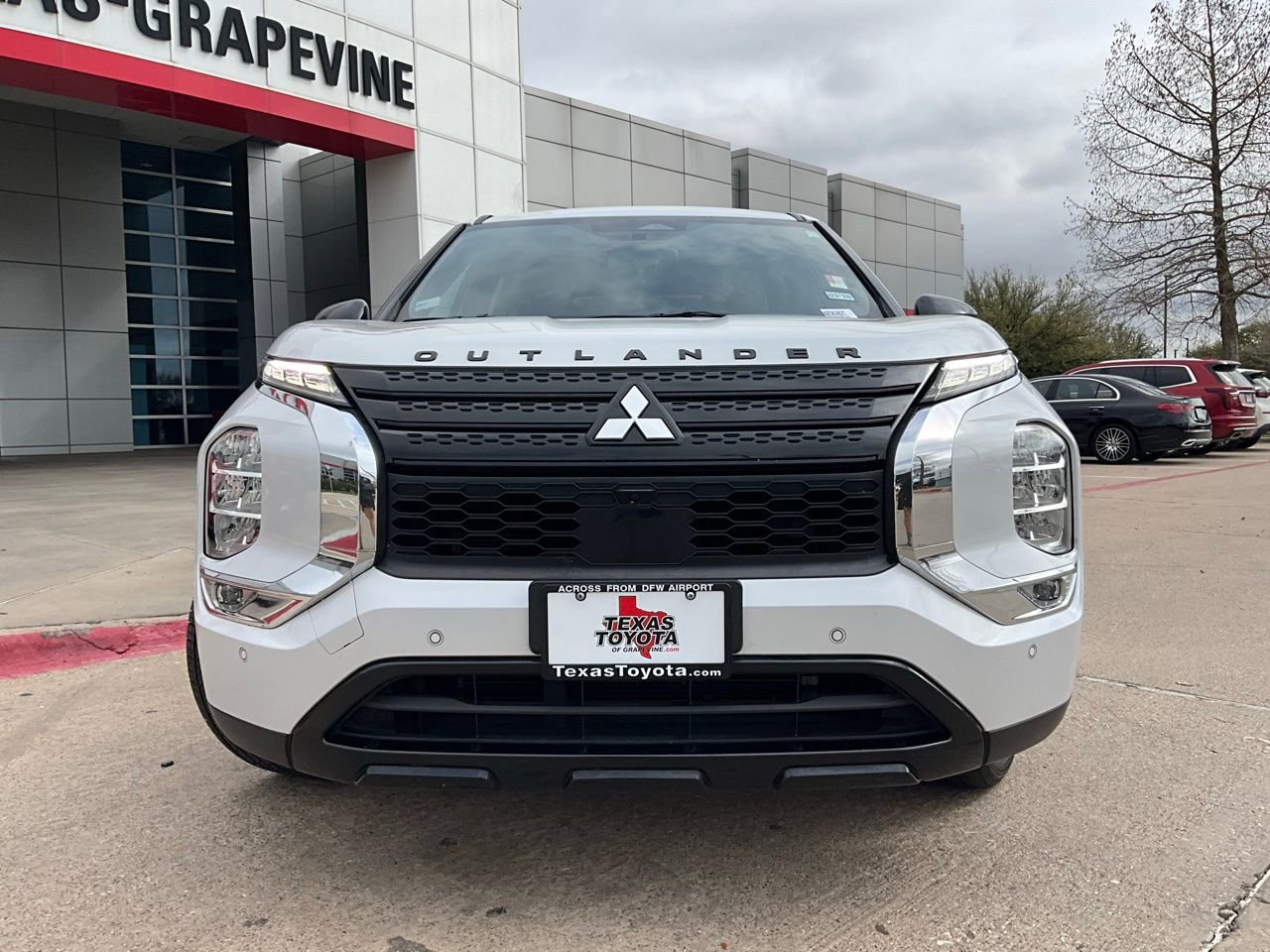 Used 2022 Mitsubishi Outlander SE image 4