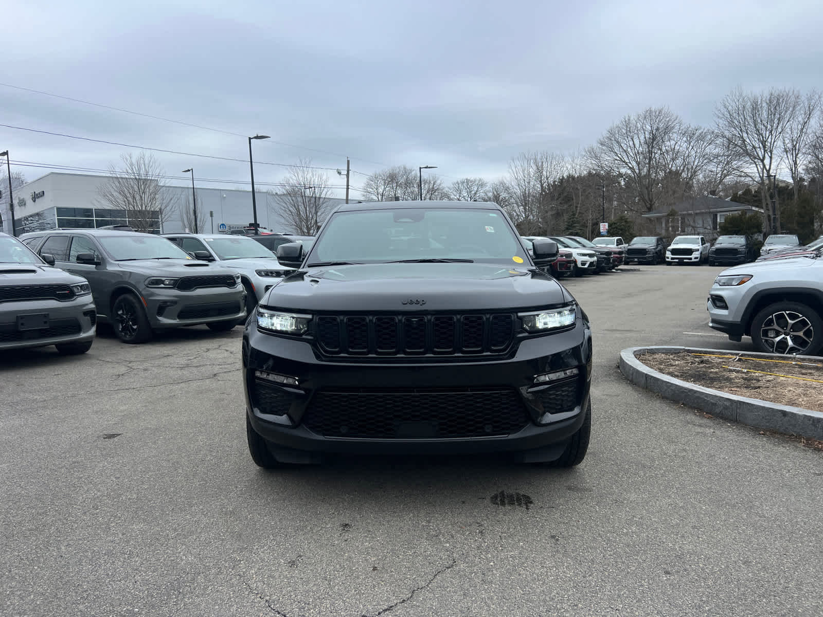 Used 2025 Jeep Grand Cherokee Limited w/ Luxury Tech Group II AWD/4WD image 9