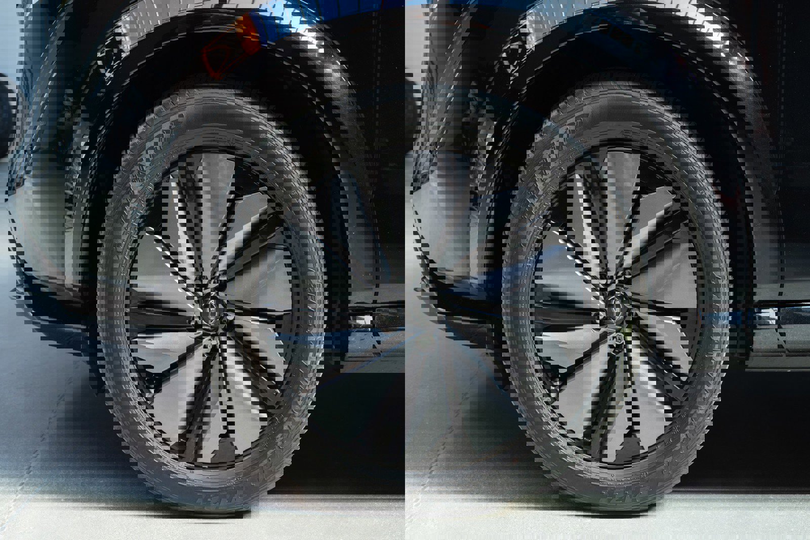 Used 2023 Nissan Ariya AWD image 11