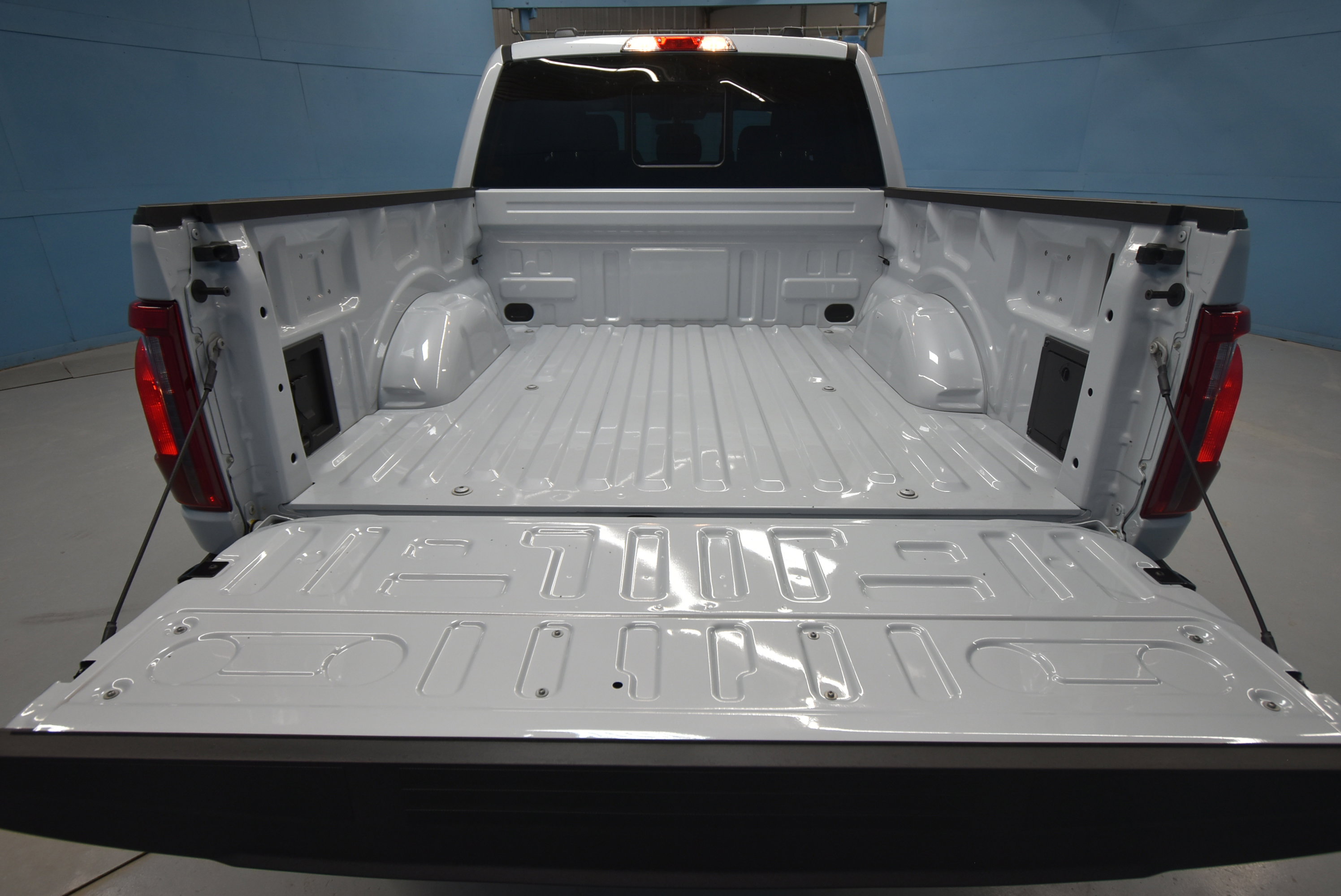 New 2025 Ford F150 XLT w/ Equipment Group 302A MID image 32