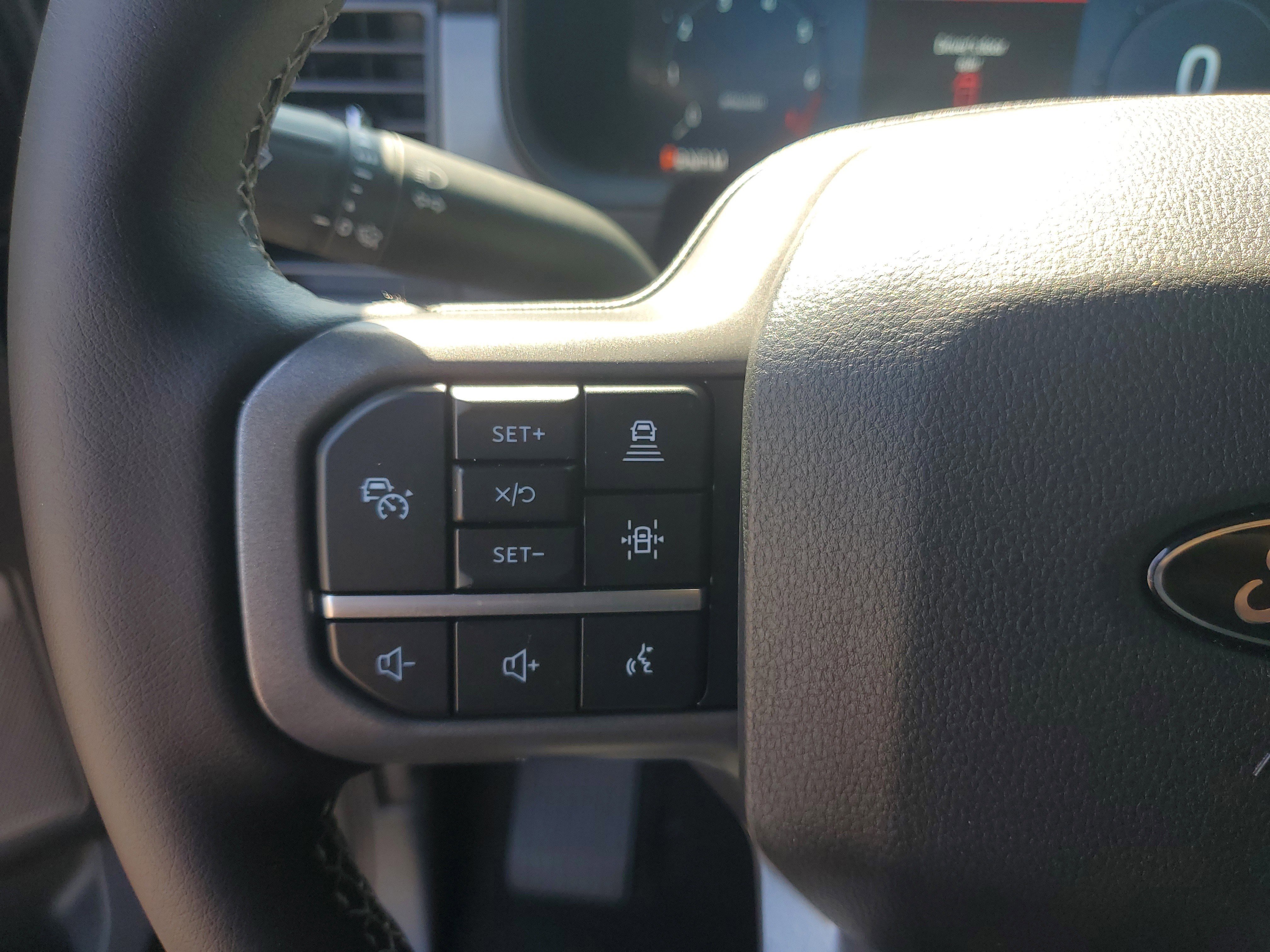 Used 2025 Ford F150 Lariat w/ Equipment Group 501A Mid image 15