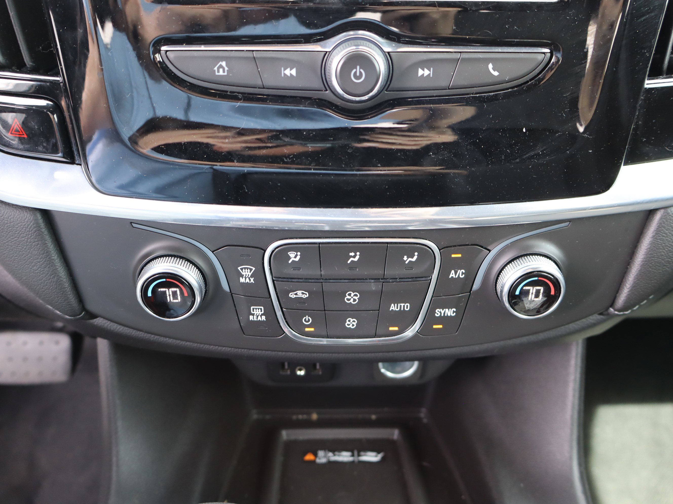 Used 2022 Chevrolet Traverse LT FWD image 29