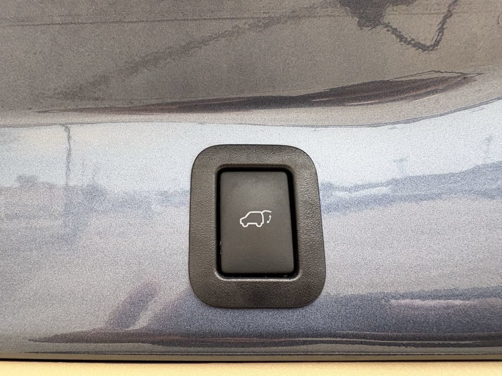 Used 2018 Toyota Highlander XLE FWD image 30