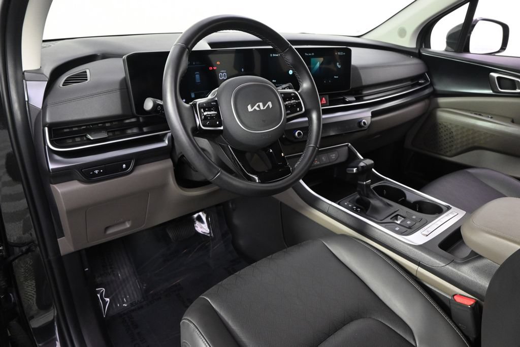 Used 2026 Kia Carnival FWD image 12