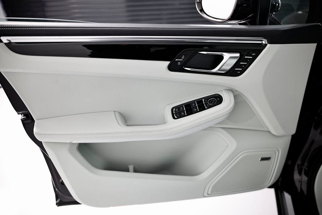 New 2026 Porsche Macan AWD/4WD image 17