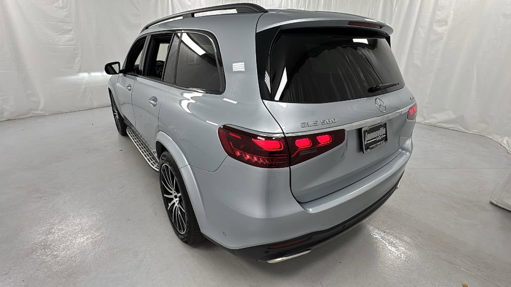 Used 2024 Mercedes-Benz GLS 580 4MATIC image 5
