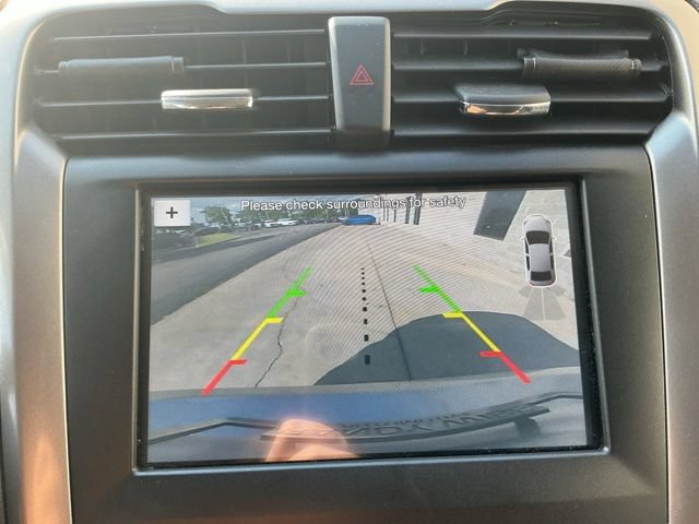 Used 2017 Ford Fusion SE w/ Fusion SE Technology Package FWD image 3
