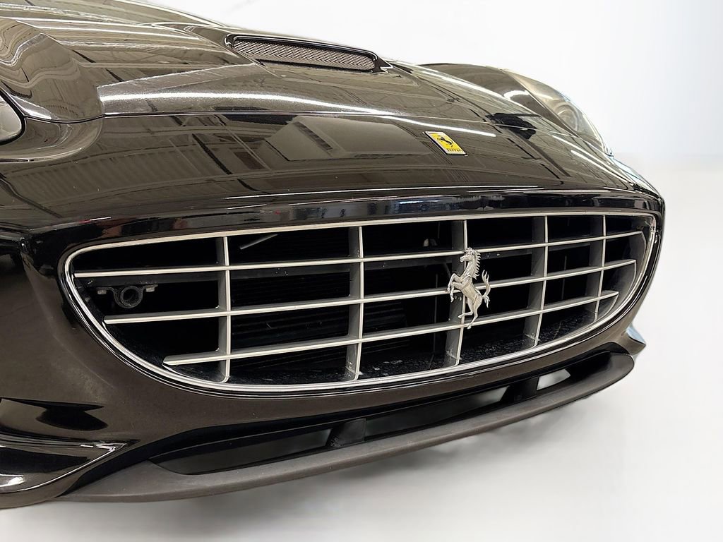 Used 2014 Ferrari California image 26