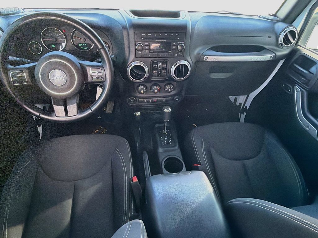 Used 2017 Jeep Wrangler Unlimited Sahara w/ Connectivity Group AWD/4WD image 14