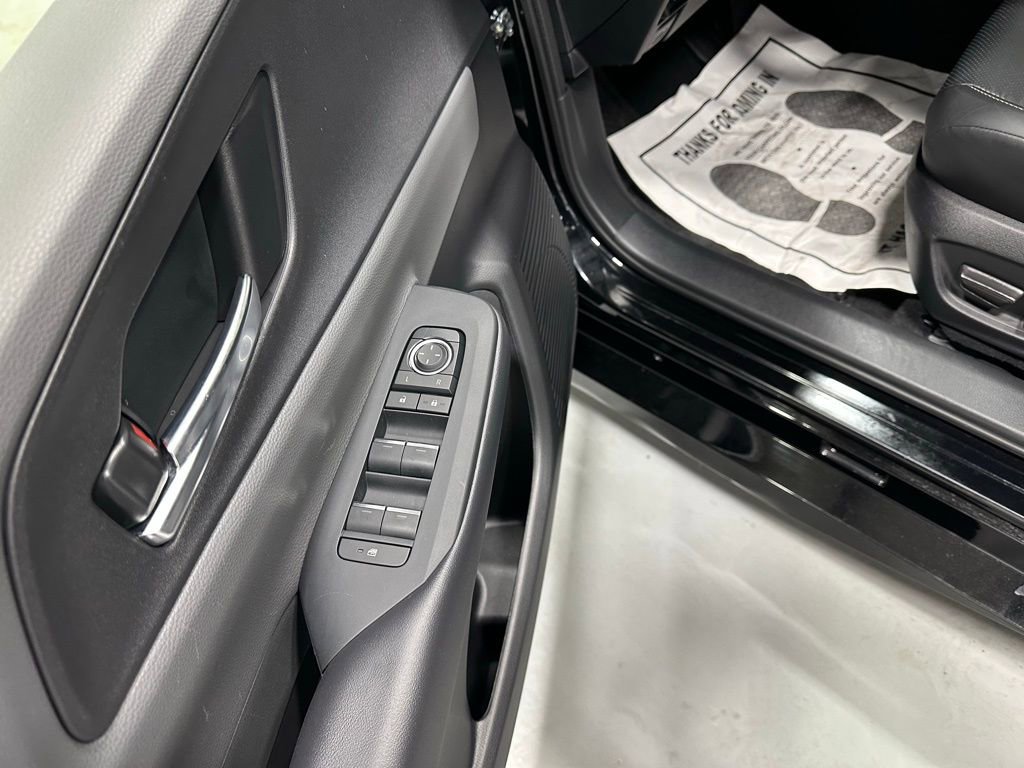 Used 2025 Toyota Prius XLE image 9