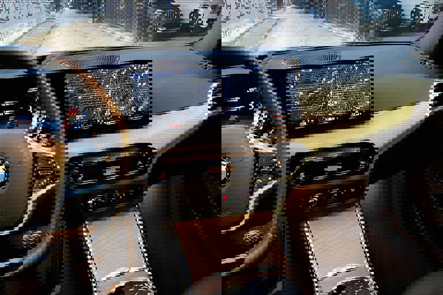 Certified 2025 BMW 330i Sedan image 6