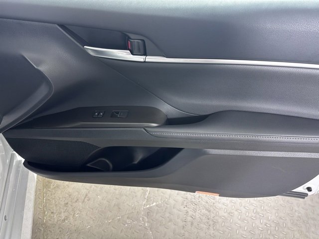 Used 2023 Toyota Camry XLE image 9