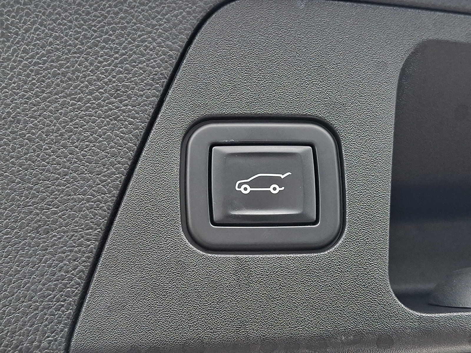 Used 2020 Buick Envision Essence FWD image 28
