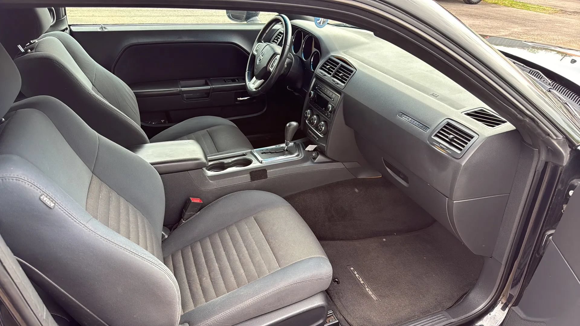Used 2014 Dodge Challenger SXT RWD image 12