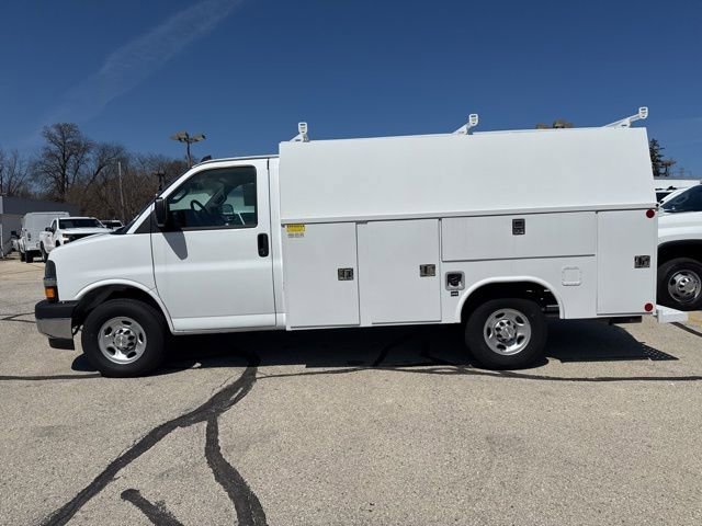New 2025 Chevrolet Express 3500 w/ Power Convenience Package RWD image 3