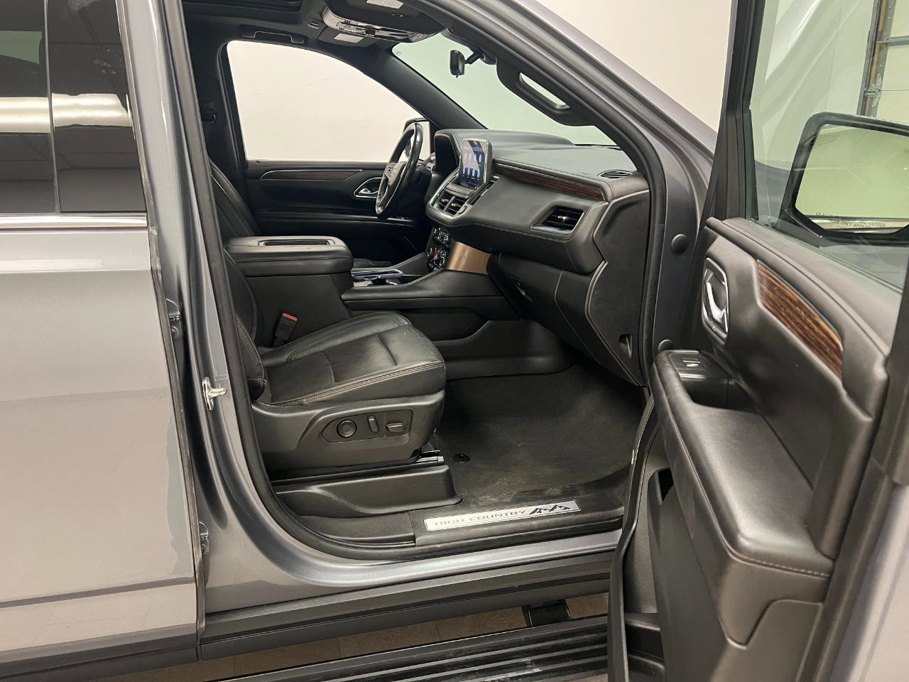 Used 2021 Chevrolet Tahoe High Country w/ Premium Package AWD/4WD image 27