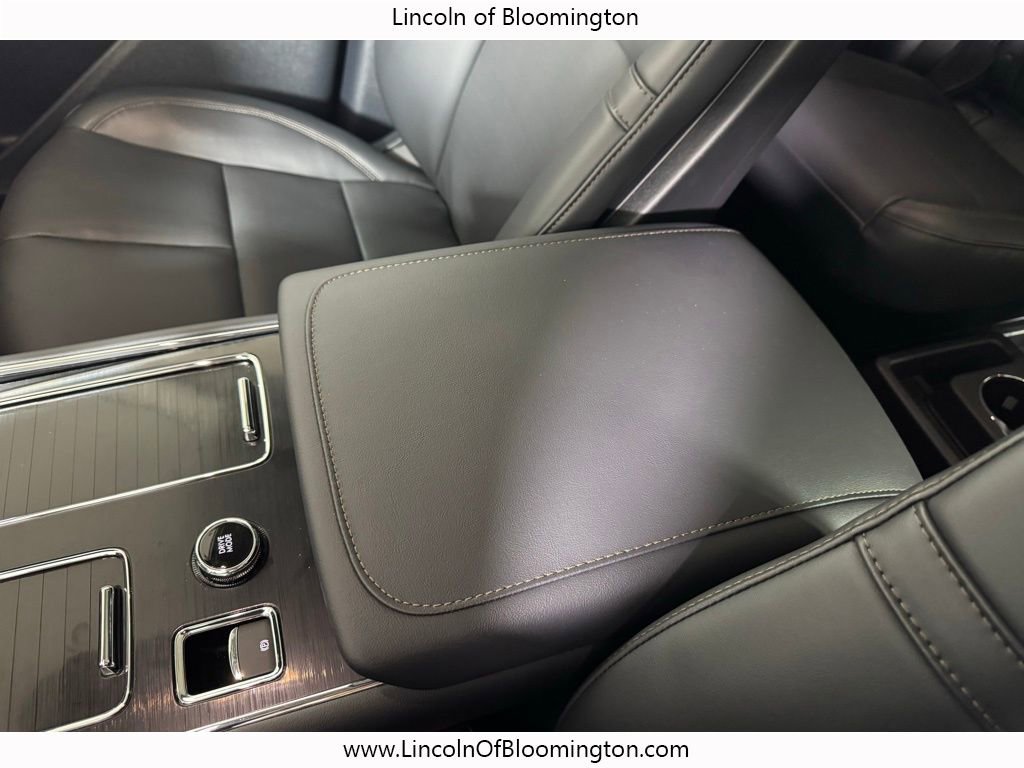 New 2026 Lincoln Aviator AWD w/ Jet Appearance Package image 33