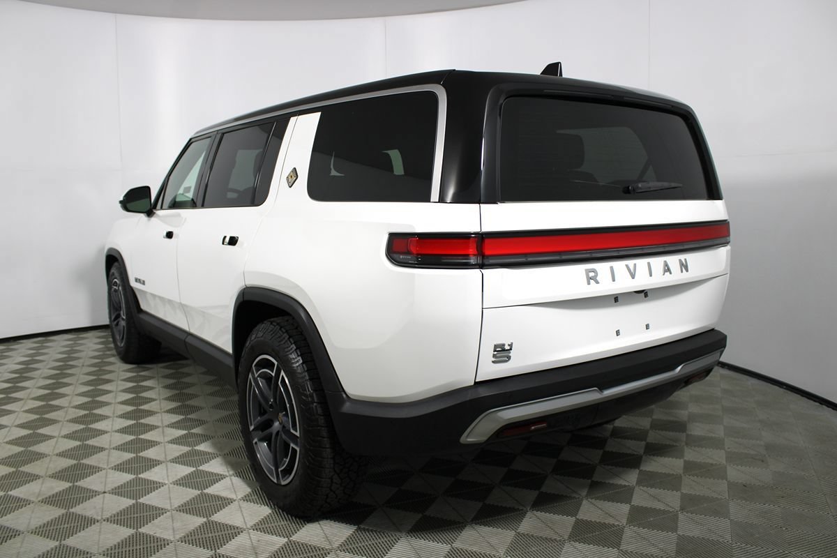 Used 2025 Rivian R1S Adventure Dual AWD/4WD image 4