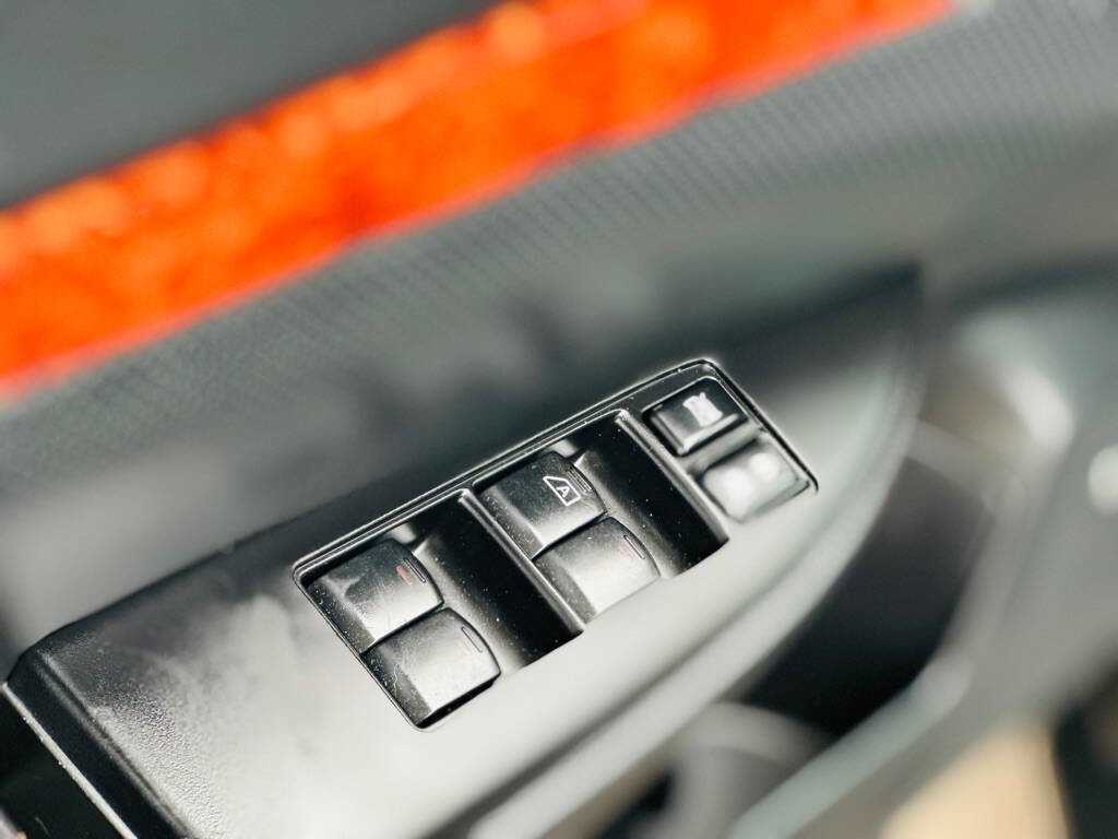 Used 2011 Subaru Outback 2.5i Limited w/ PWR Moonroof Pkg image 12